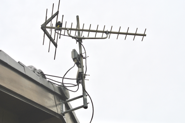 屋根上のTVアンテナ